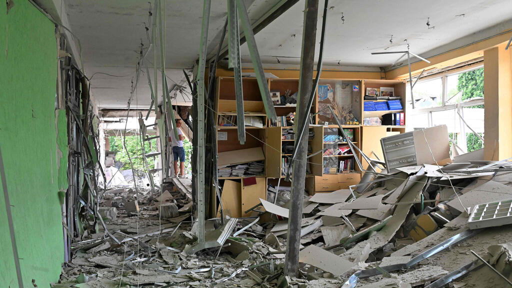 Разрушенная школа в Харькове (Фото: AFP) אוקראינה בית ספר ש נהרס ב תקיפה של רוסיה ב חרקוב