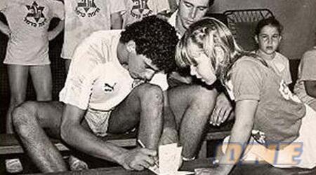 אבי רן ואוהדת