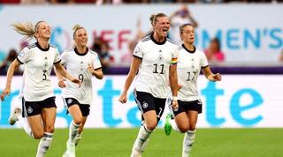 אלכסנדרה פופ חוגגת