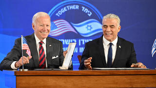 יאיר לפיד ראש הממשלה ג'ו ביידן נשיא ארה"ב ארצות הברית מסיבת עיתונאים מכריזים הכרזה חותמים חתימה 