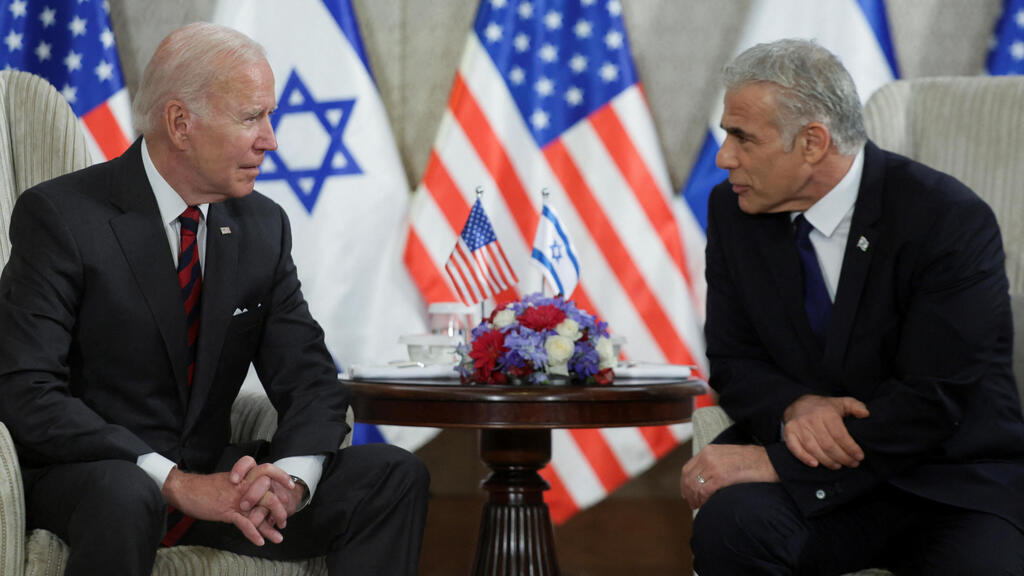 Joe Biden and Yair Lapid during the president's visit to Israel in July (Photo: Reuters) ראש הממשלה יאיר לפיד פגישה פגישתו עם נשיא ארצות הברית ג'ו ביידן ביקור ב ישראל
