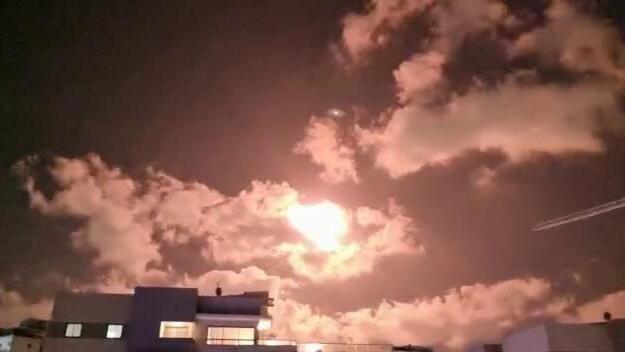 Система "Железный купол" перехватывает ракету, запущенную из Газы 