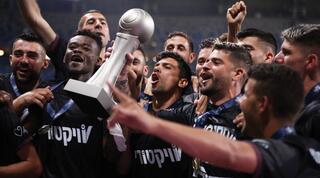 שחקני הפועל באר שבע חוגגים