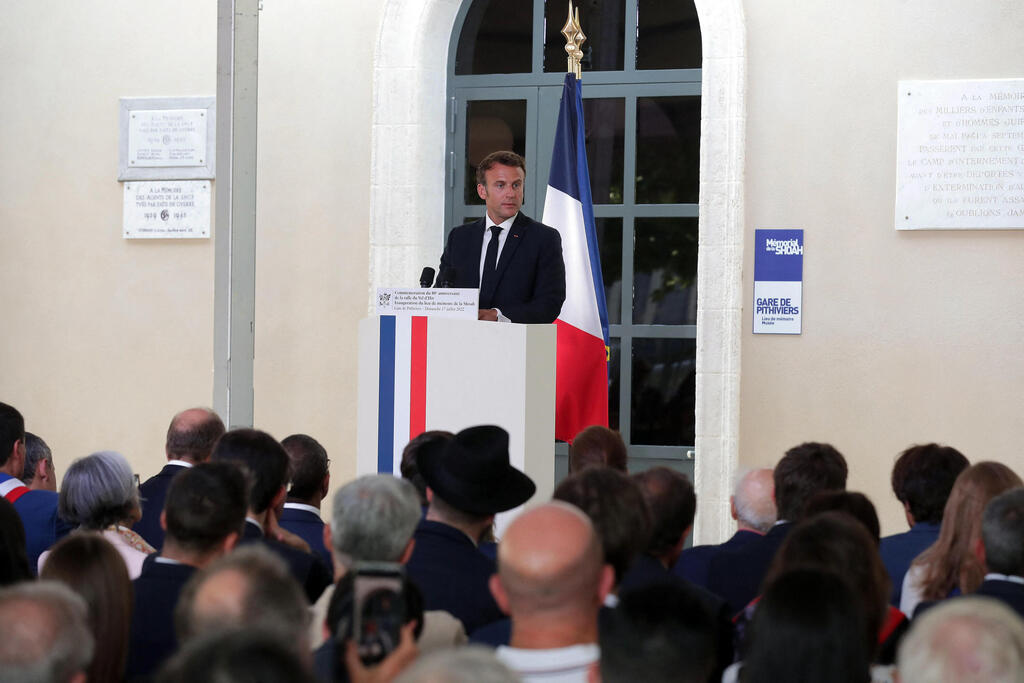 French President Emmanuel Macron (C) at the newly inaugurated  Shoah memorial at the former Pithiviers' train station