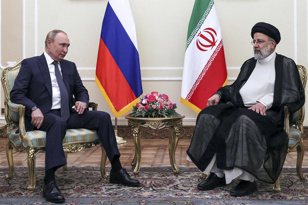 נשיא רוסיה ולדימיר פוטין עם נשיא איראן איברהים ראיסי ב טהרן