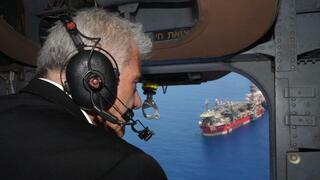 ראש הממשלה יאיר לפיד בטיסה מעל אסדת הגז כריש