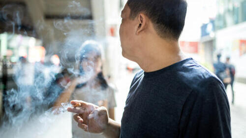Курение в общественных местах в Израиле запрещено, но кто следит за соблюдением закона? 