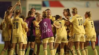 שחקניות נבחרת בלגיה חוגגות