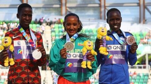 לונה סלפטר על הפודיום