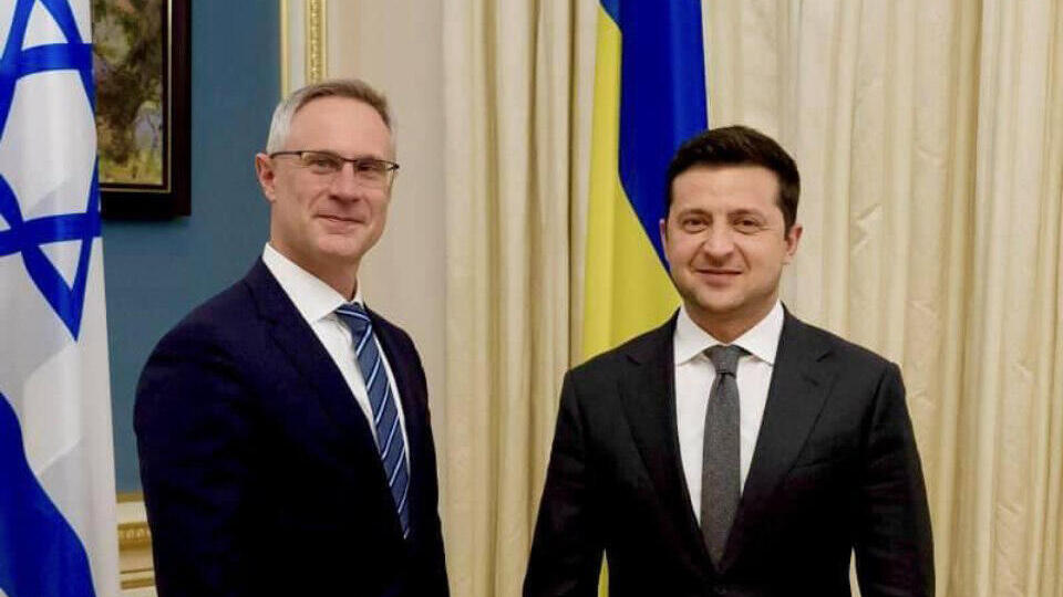 שגריר ישראל באוקראינה מיכאל ברודסקי ונשיא אוקראינה ולדימיר זלנסקי