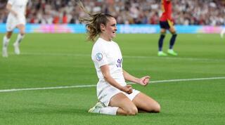 אלה טון חוגגת