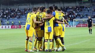 שחקני מכבי תל אביב חוגגים