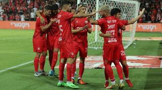 שחקני הפועל באר שבע חוגגים