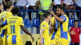 ברנדלי קוואס עם שחקני מכבי ת"א