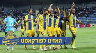 שחקני מכבי תל אביב חוגגים