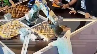 רוסיה רובוט בטורניר שחמט שבר אצבע של ילד בן שבע
