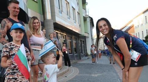 לינוי אשרם ומעריצים