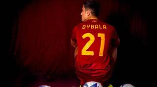 פאולו דיבאלה במדי רומא