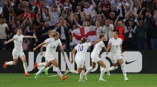 שחקניות נבחרת אנגליה בטירוף