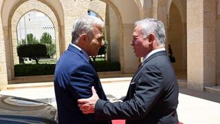 יאיר לפיד ראש הממשלה נפגש פגישה מלך ירדן ארמון עמאן