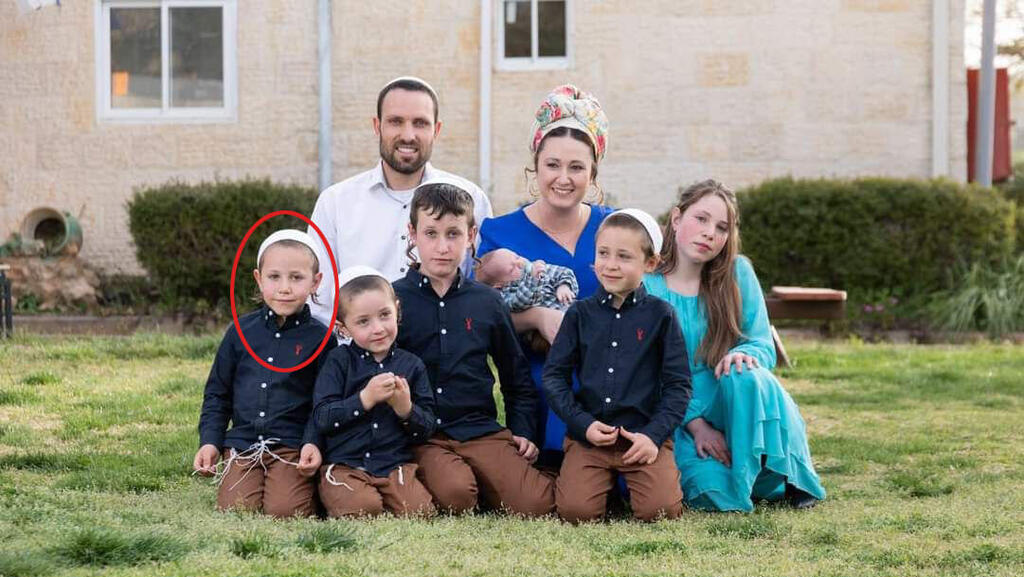 Семья Цинман. Красным кружком отмечен Матан (Фото предоставлено семьей) משפחת צינמן, מתן ז''ל הראשון משמאל