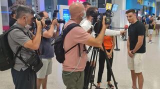 דורון ליידנר בשדה התעופה באתונה