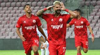 רותם חטואל ושחקני הפועל באר שבע חוגגים