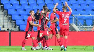 שחקני הפועל חדרה חוגגים