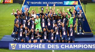 שחקני פאריס סן ז'רמן חוגגים זכייה בסופר קאפ הצרפתי