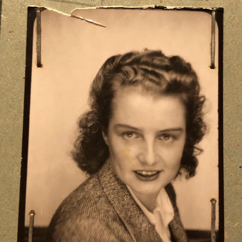 Фотография Рут из документов французской разведки (Фото предоставлено Моти Инбари) תמונת פרופיל של רות מהמסמכים של הביון הצרפתי