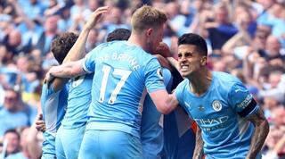 שחקני מנצ'סטר סיטי חוגגים