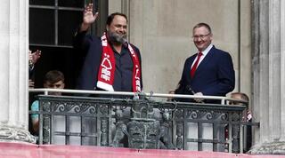 דמות שנויה במחלוקת. מרינאקיס