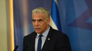 יאיר לפיד הצהרה תקשורת נאום מתיחות ביטחונית מבצע עלות השחר טילים ירי יריות רצועת עזה