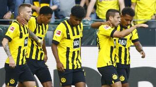 מרקו רויס חוגג עם שחקני דורטמונד