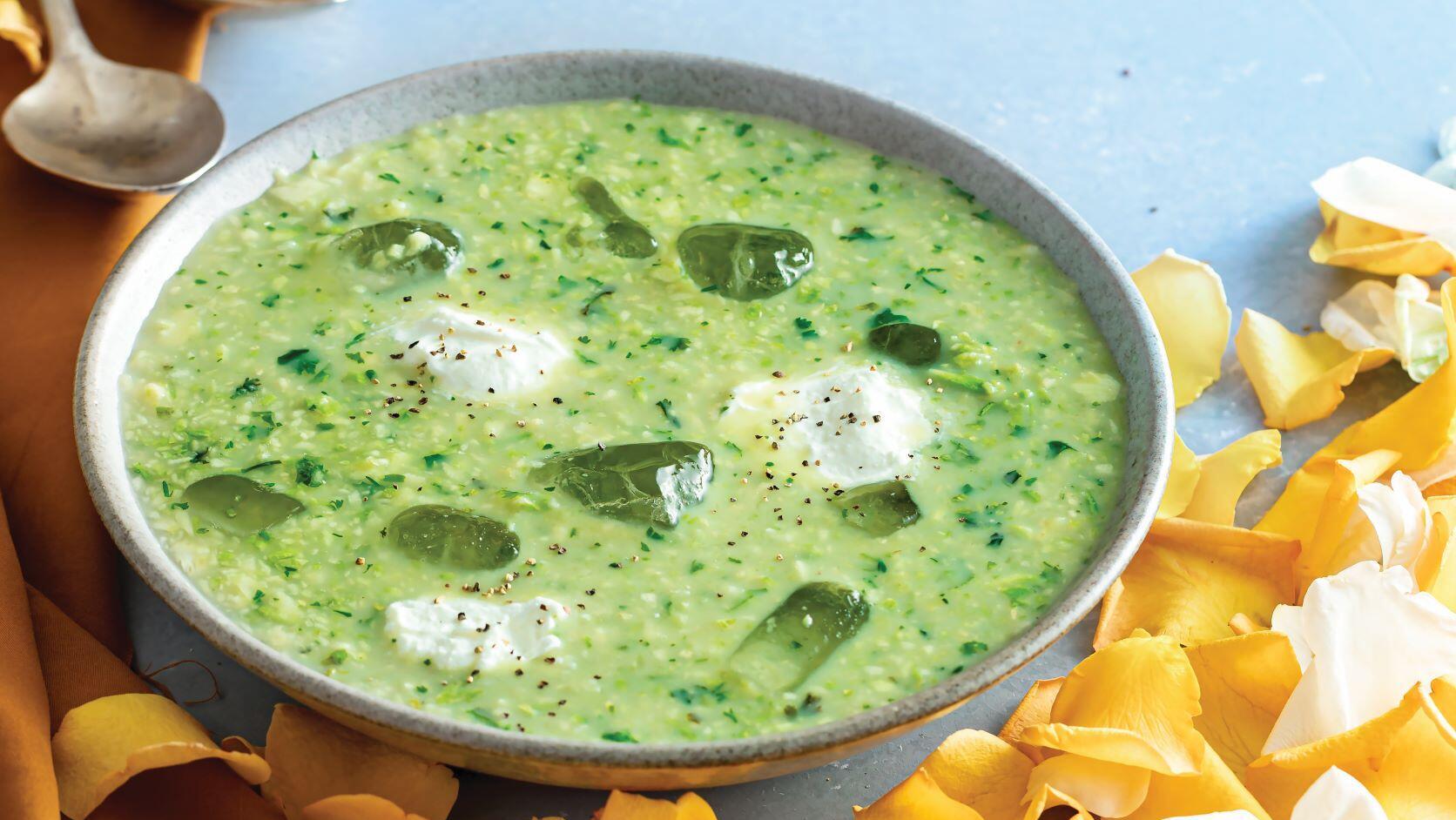 מרק ירוק קר עם מקפא יוגורט