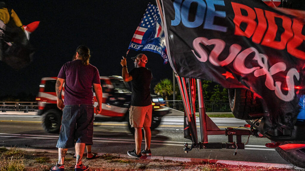 תומכים תומכי טראמפ מחוץ ל ביתו  מאר א לאגו פלורידה ארה"ב מעצר משטרה