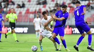 אופיר בנבנישתי וגיא מלמד במאבק על הכדור