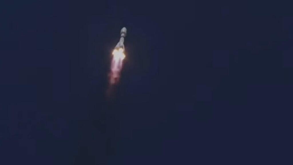 תיעוד מ שיגור לוויין איראני של איראן בשם חיאם על גבי משגר סויוז על ידי רוסיה