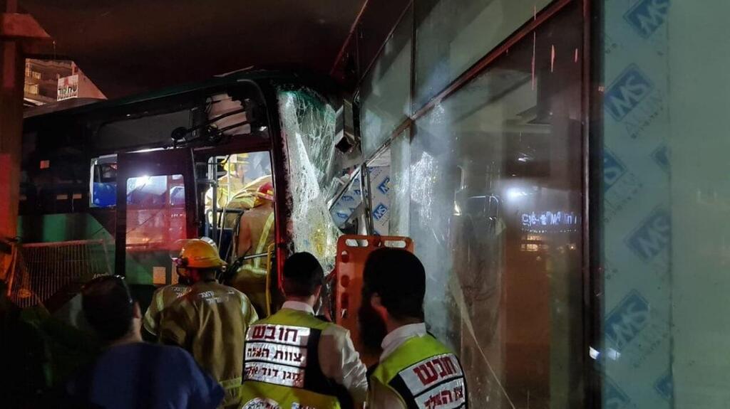 האוטובוס בזירת התאונה 