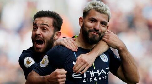 סרחיו אגוארו וברנרדו סילבה חוגגים