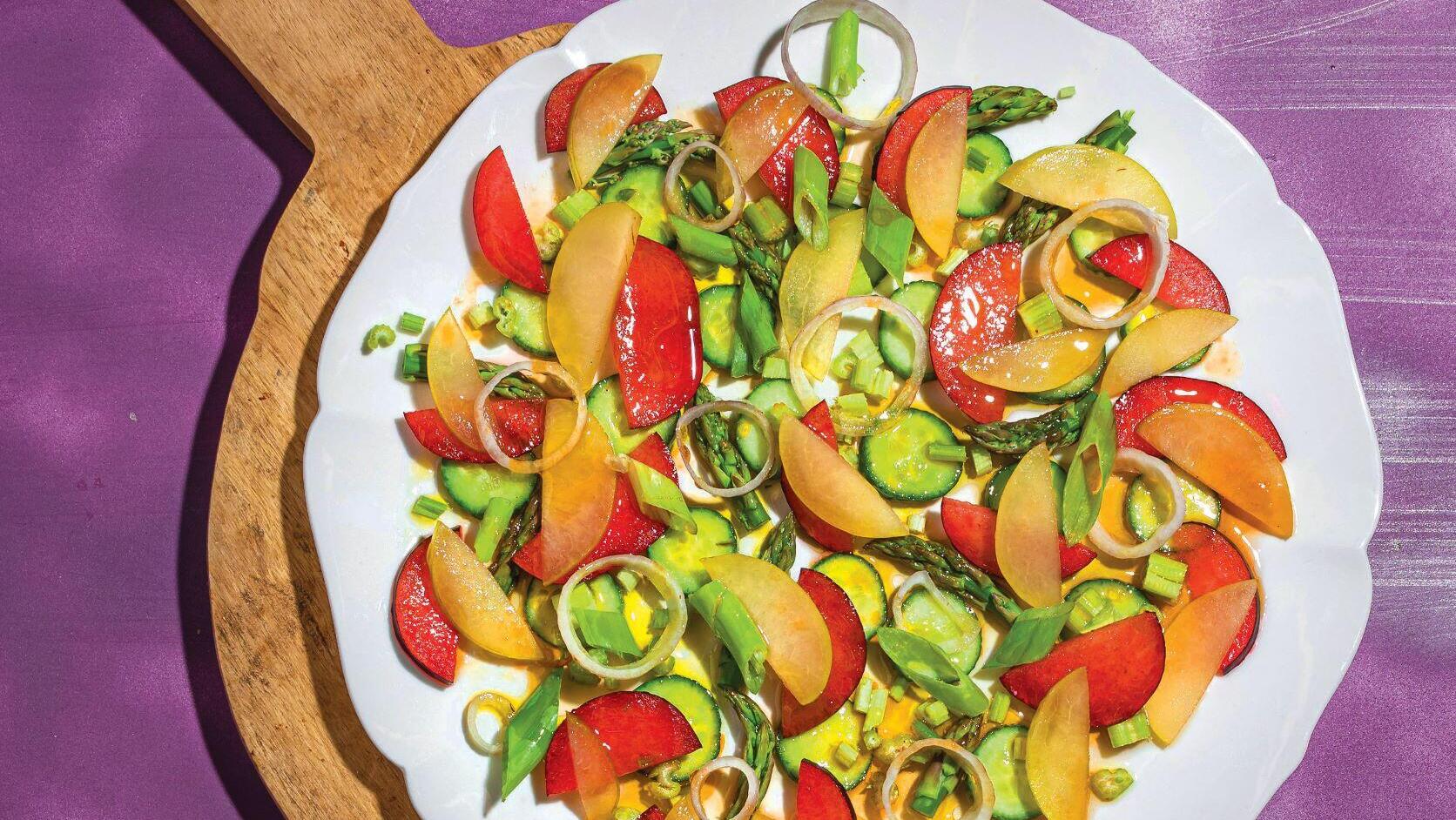 סלט שזיפים וירוקים