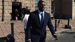 בנג'מין מנדי מגיע לבית המשפט בצ'סטר