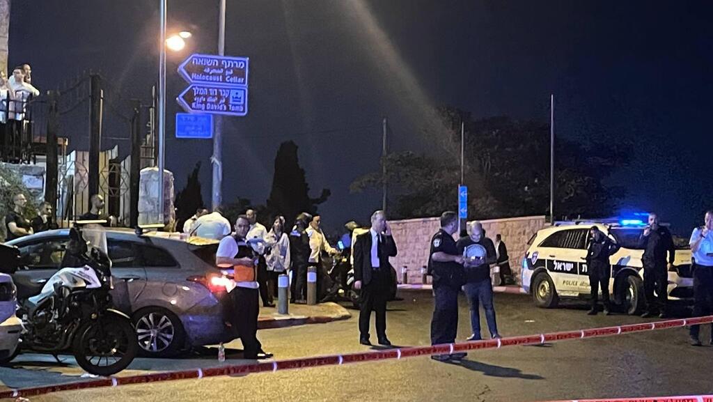  חבר כנסת פינדרוס פיגוע ירי יריות ליד קבר דוד ירושלים מחבל טרור לעבר אוטובוס תחבורה ציבורית שבעה 7 פצועים נפצעו 2