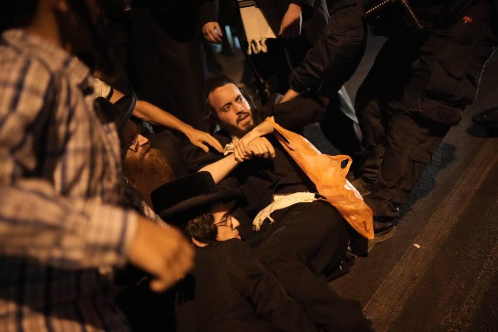 הפגנה בירושלים נגד ניתוח גופתו של הילד שעל פי החשד נחנק למוות על ידי דודו