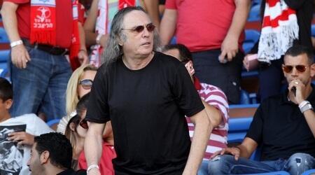 צביקה פיק ביציע הפועל ת"א