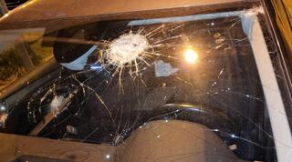 שמשת הרכב של רם תשרה