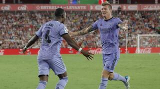 טוני קרוס ודויד אלאבה חוגגים