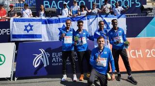 האתלטים הישראלים עם המדליות