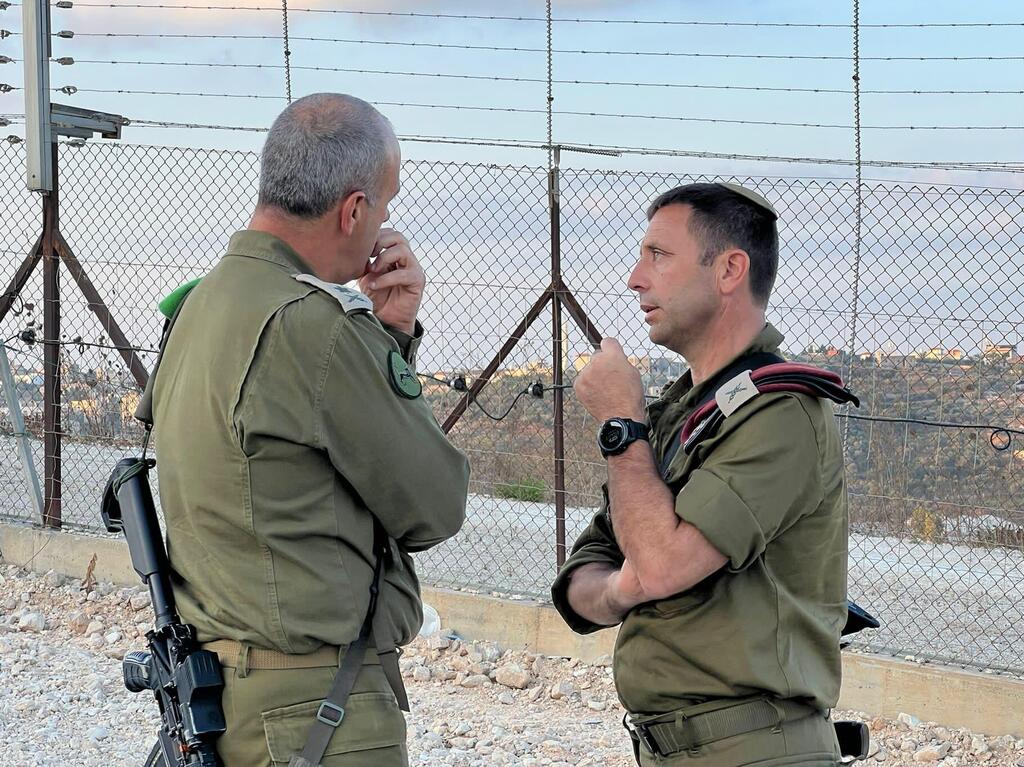 יהודה פוקס ואבי בלוט בתחקור ראשוני במיקום הירי בו נהרג חייל צה''ל מאש כוחותינו