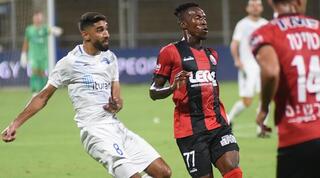 ידין לוגסי עם הכדור